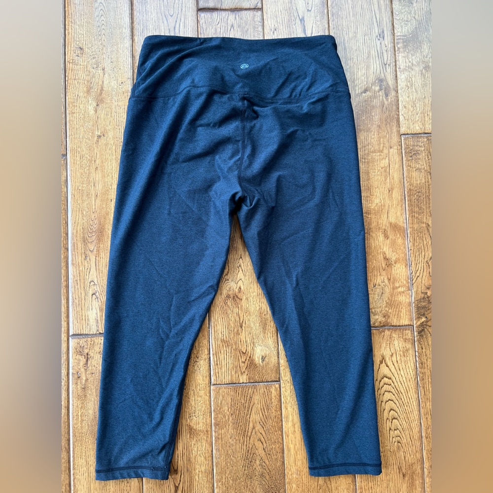 Workout capris - Picture 3 of 3